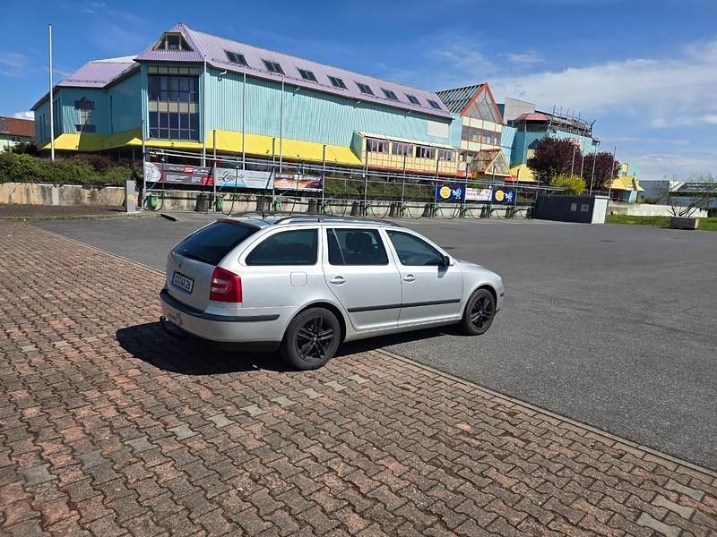 Silber Gebraucht 2006 Skoda Octavia Ambiente Kombi | 2.900 € (Teuer) - Bild 1/4