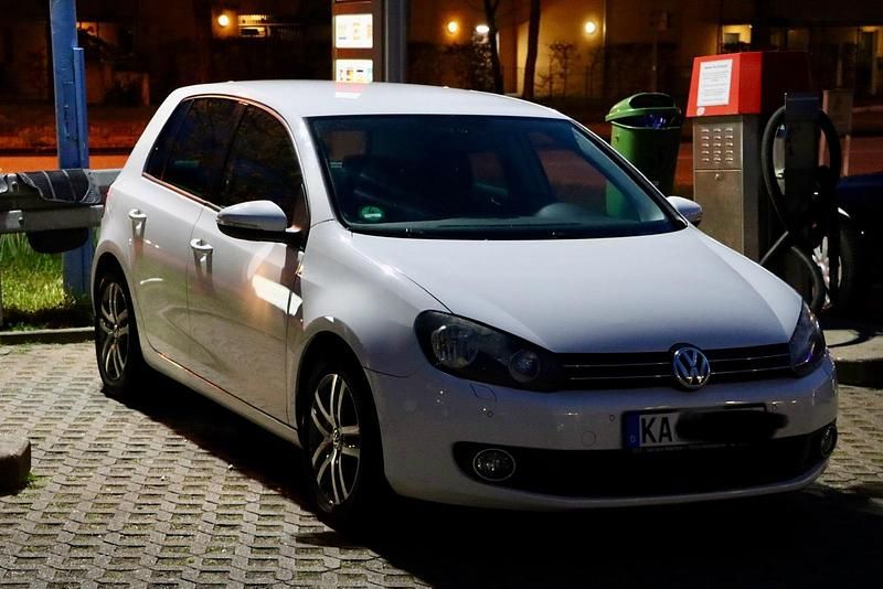 Weiß Gebraucht 2008 VW Golf VI Limousine | 4.600 € (Etwas zu teuer) - Bild 1/4