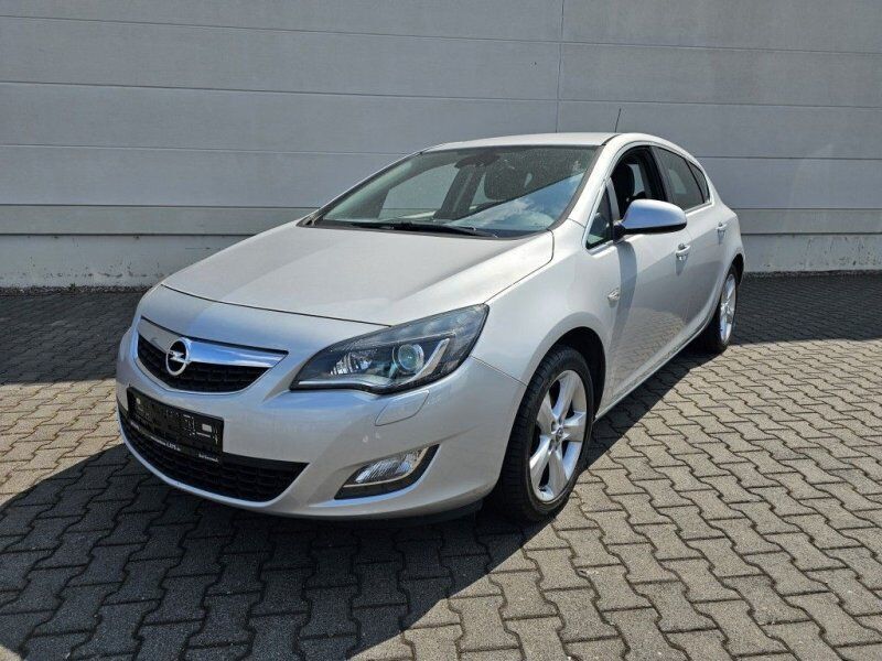 Gebraucht Opel Astra Sport 140 PS (102 kW) 2010 Argonsilber metallic Limousine