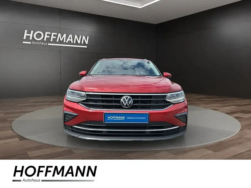 Gebraucht VW Tiguan Active 150 PS (110 kW) 2022 Rot SUV