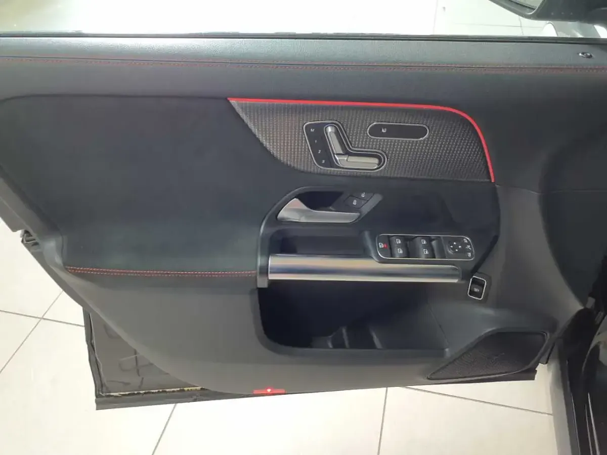 Gebraucht Mercedes EQA250 AMG line 139 kW (190 PS) 2022 Kosmosschwarz metallic SUV