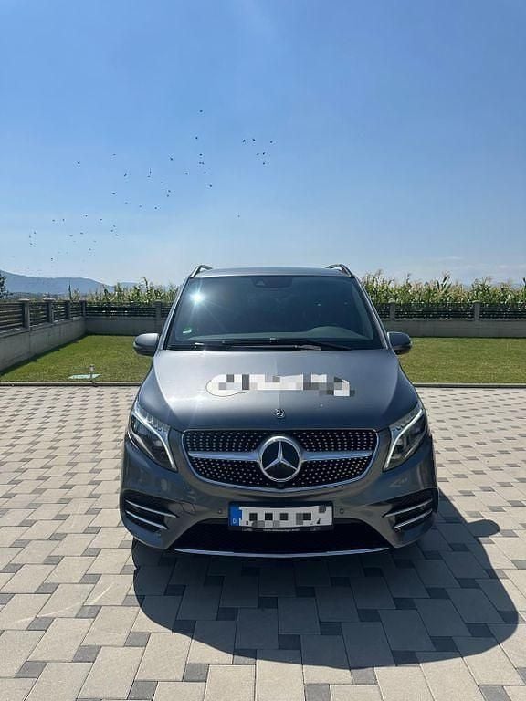 Grau Gebraucht 2019 Mercedes V300 Exclusive Van / Kleinbus | 40.900 € - Bild 1/4