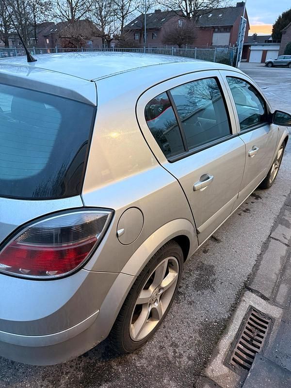 Gebraucht Opel Astra 90 PS (66 kW) 2007 Silber Kleinwagen