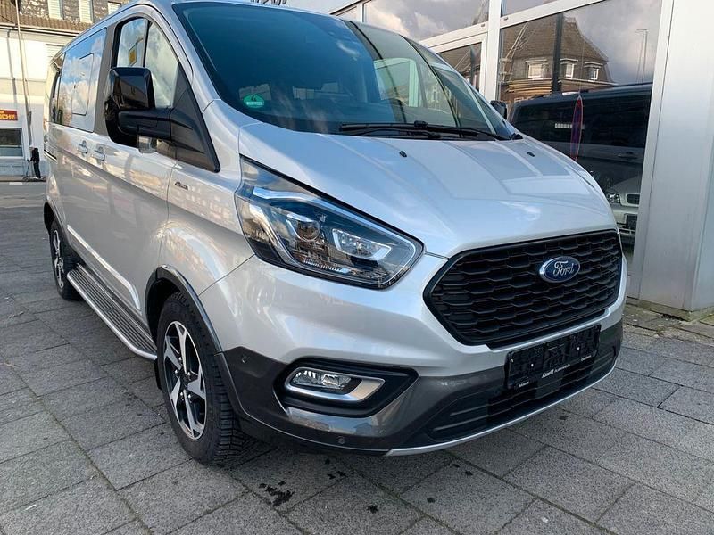 Gebraucht Ford Tourneo 185 PS (136 kW) 2022 Silber Kombi