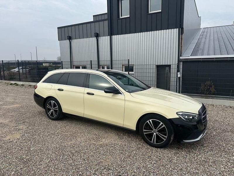 Gebraucht Mercedes E220 Avantgarde 200 PS (147 kW) 2022 Schwarz Limousine