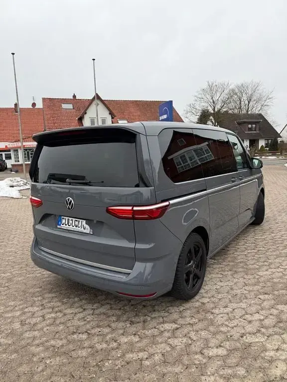 Gebraucht VW T7 Style 150 PS (110 kW) 2024 Grau Van