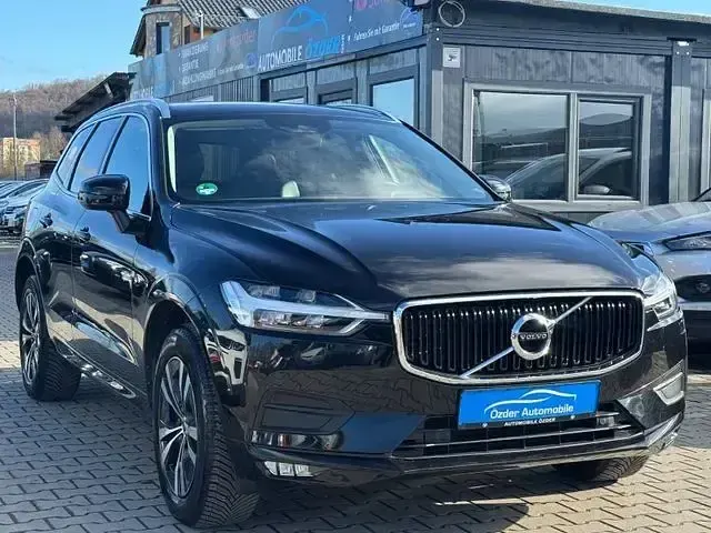 Gebraucht Volvo XC60 Momentum 190 PS (139 kW) 2020 Schwarz SUV