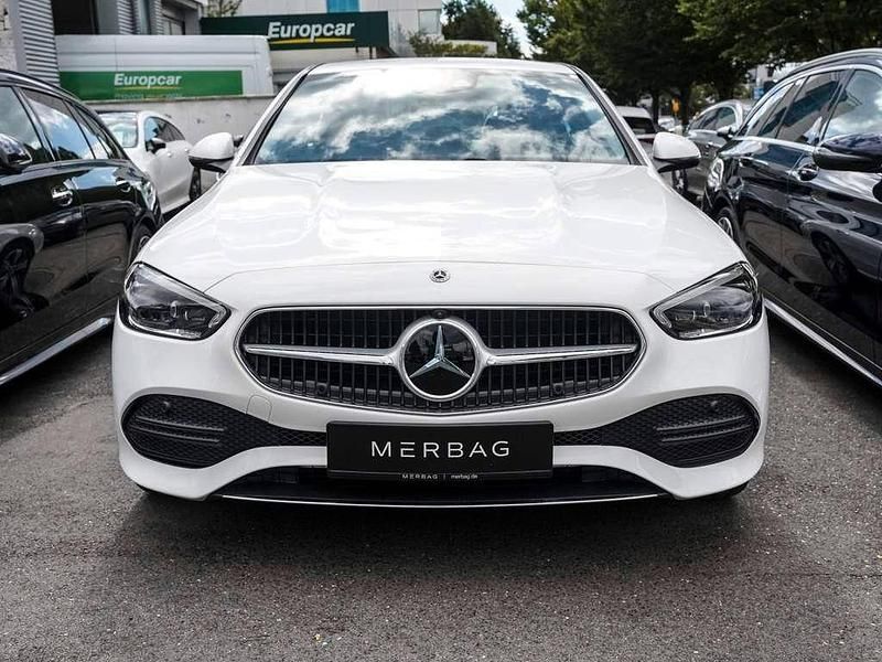 Gebraucht Mercedes C300e Avantgarde 313 PS (230 kW) 2023 Polarweiß Limousine