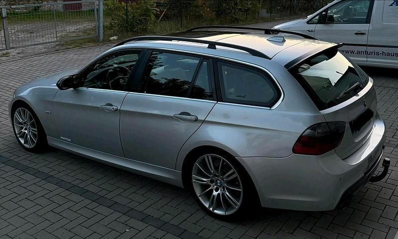 Gebraucht BMW 330 245 PS (180 kW) 2007 Silber Kombi