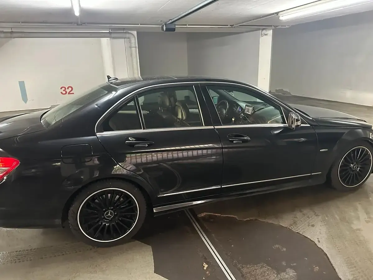 Gebraucht Mercedes C320 224 PS (164 kW) 2008 Schwarz Limousine