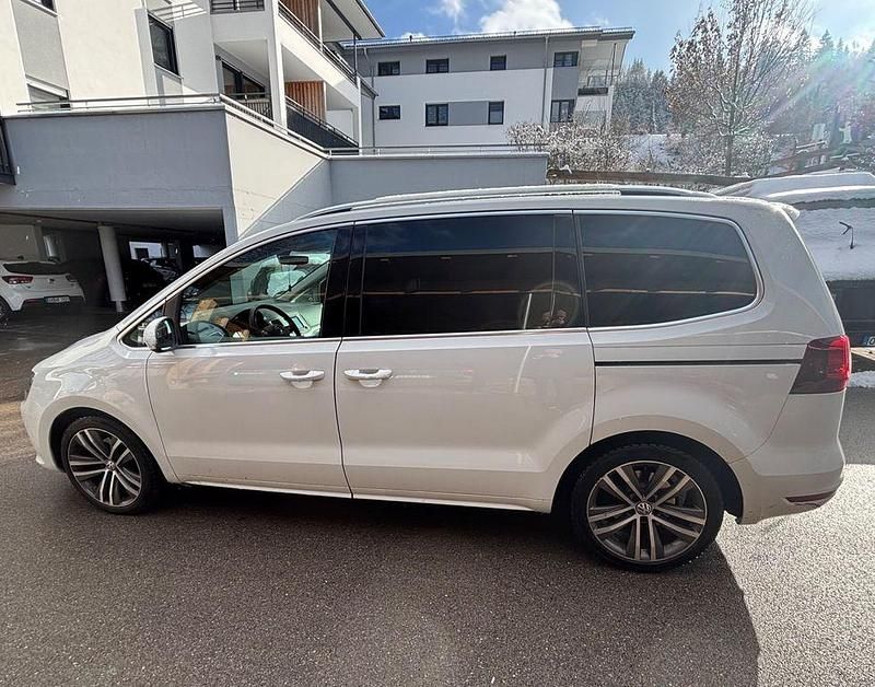 Gebraucht VW Sharan Comfortline 150 PS (110 kW) 2015 Weiß Van / Kleinbus