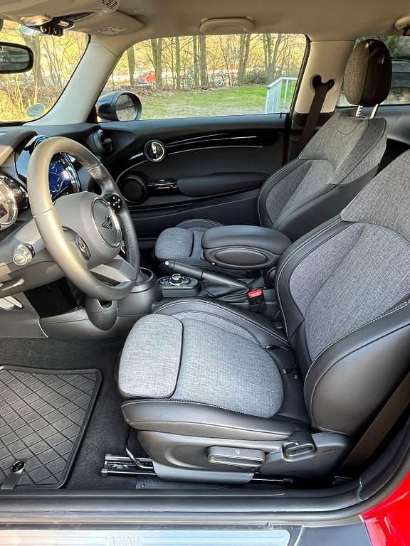 Gebraucht Mini Cooper Classic 136 PS (100 kW) 2022 Rot Kleinwagen