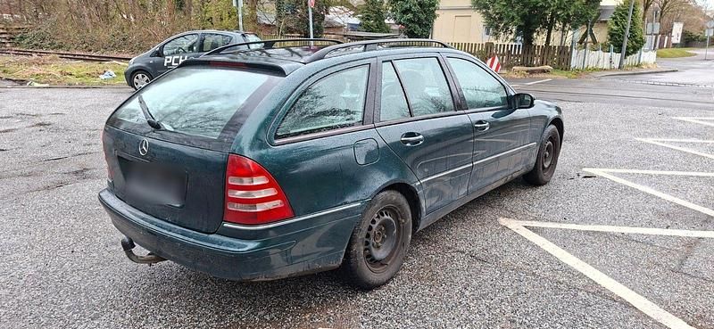 Gebraucht Mercedes C180 Elegance 129 PS (94 kW) 2002 Grün Kombi