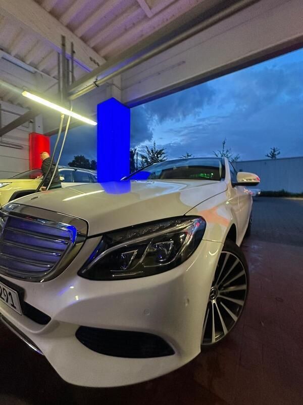 Weiß Gebraucht 2015 Mercedes C250 Limousine | 15.500 € (Superpreis) - Bild 1/4