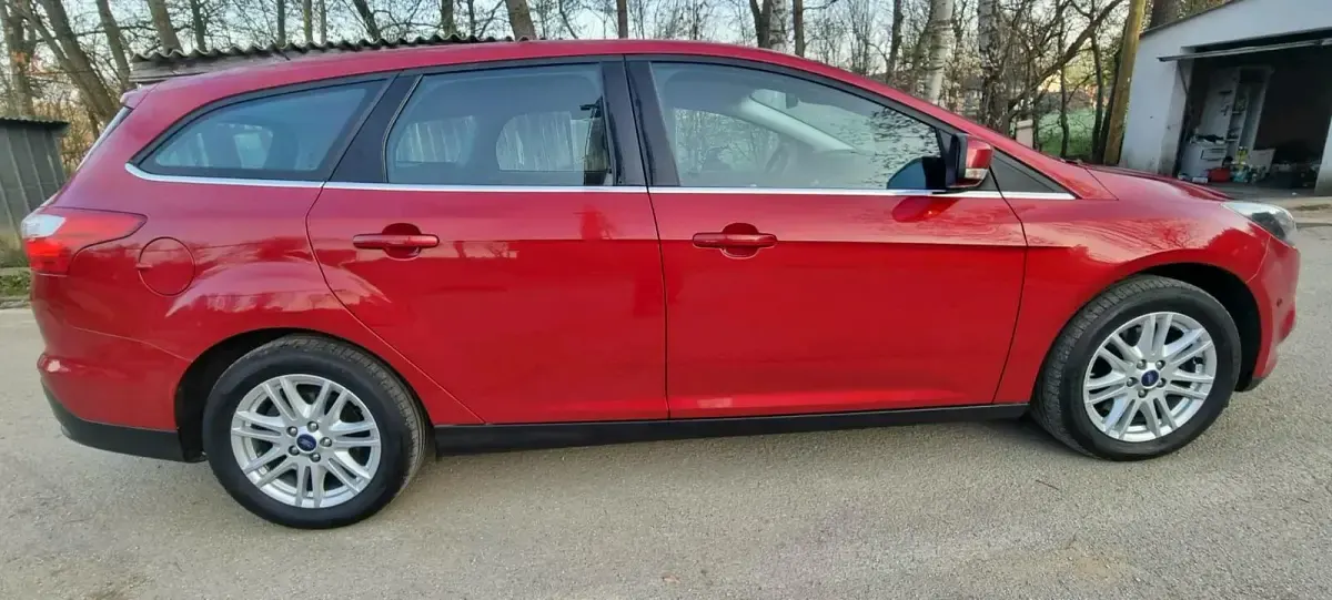 Gebraucht Ford Focus 150 PS (110 kW) 2014 Rot Kombi