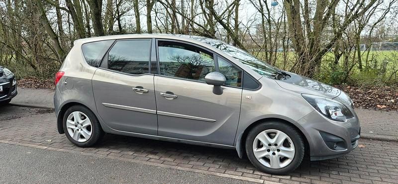 Gebraucht Opel Meriva Design Edition 140 PS (102 kW) 2011 Gold Van / Kleinbus