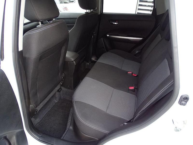 Gebraucht Suzuki Vitara Comfort 116 PS (85 kW) 2022 Weiß SUV