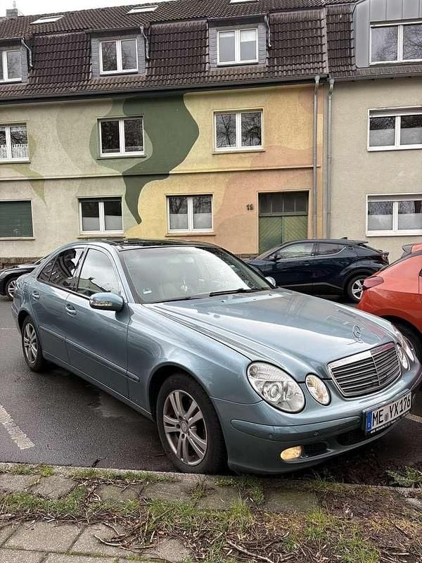 Gebraucht Mercedes E220 Classic 150 PS (110 kW) 2002 Limousine