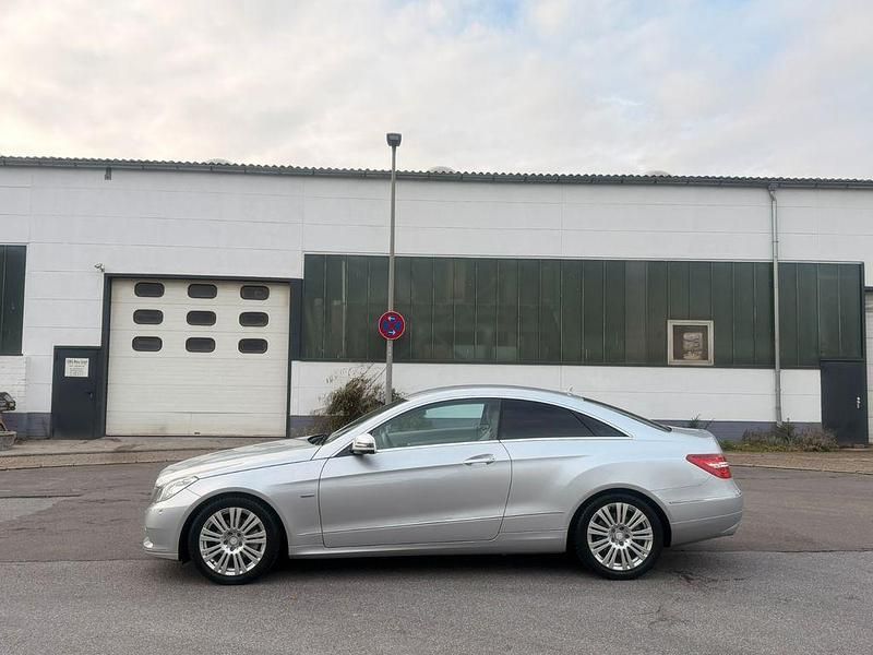 Gebraucht Mercedes E250 Elegance 204 PS (150 kW) 2011 Grau Coupé