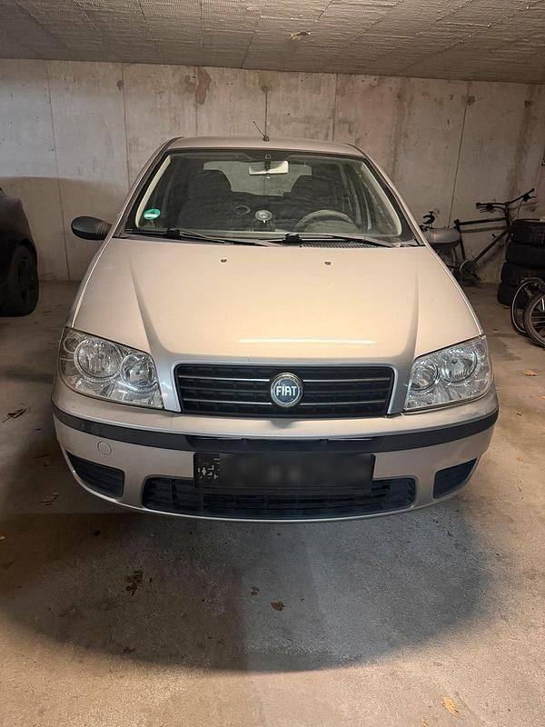Grau Gebraucht 2004 Fiat Punto Kleinwagen | 1.350 € (Etwas zu teuer) - Bild 1/4