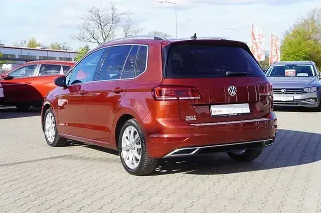 Gebraucht VW Golf Sportsvan Highline 131 PS (96 kW) 2018 Braun Van / Kleinbus