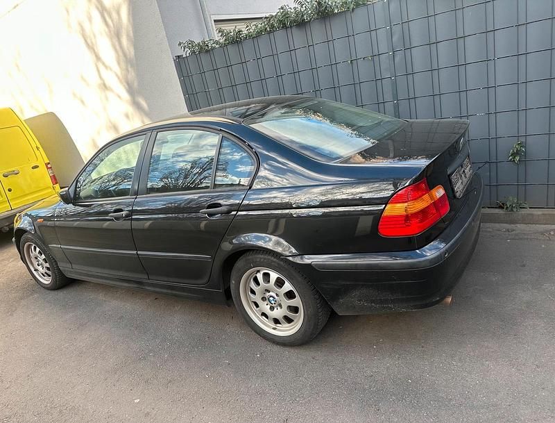 Gebraucht BMW 316 116 PS (85 kW) 2004 Schwarz Limousine