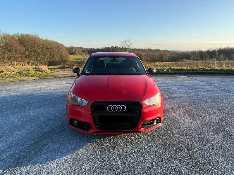 Gebraucht Audi A1 Ambition 122 PS (89 kW) 2014 Rot Kleinwagen