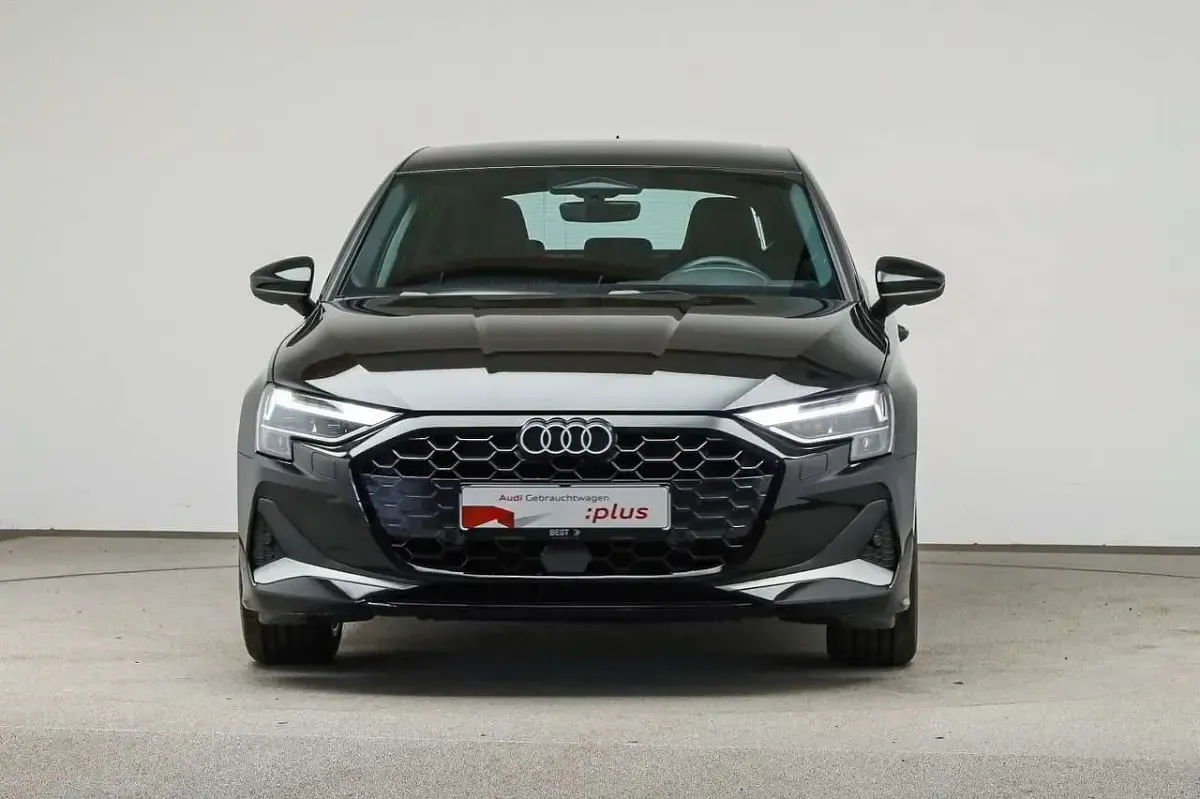 Gebraucht Audi A3 Ambiente 150 PS (110 kW) 2025 Mythosschwarz metallic Limousine