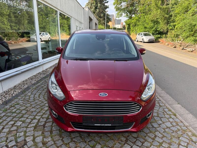 Rot Gebraucht 2019 Ford S-MAX Titanium Van / Kleinbus | 15.900 € (Superpreis) - Bild 1/4