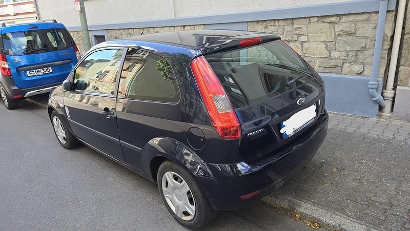 Blau Gebraucht 2005 Ford Fiesta Kleinwagen | 975 € (Guter Preis) - Bild 1/4