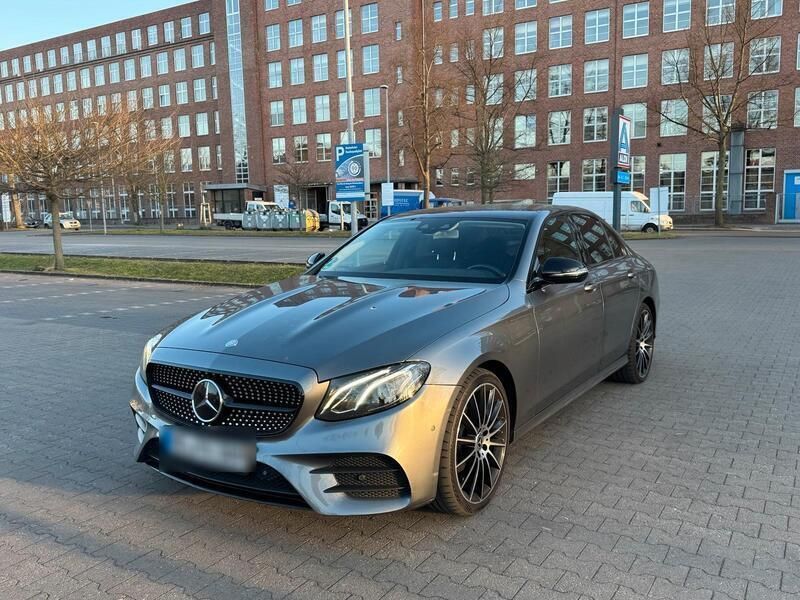 Grau Gebraucht 2016 Mercedes E63 AMG AMG line Limousine | 21.800 € - Bild 1/4