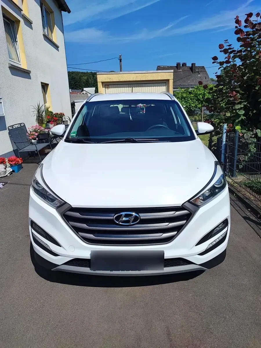 Gebraucht Hyundai Tucson 104 PS (76 kW) 2016 Weiß SUV