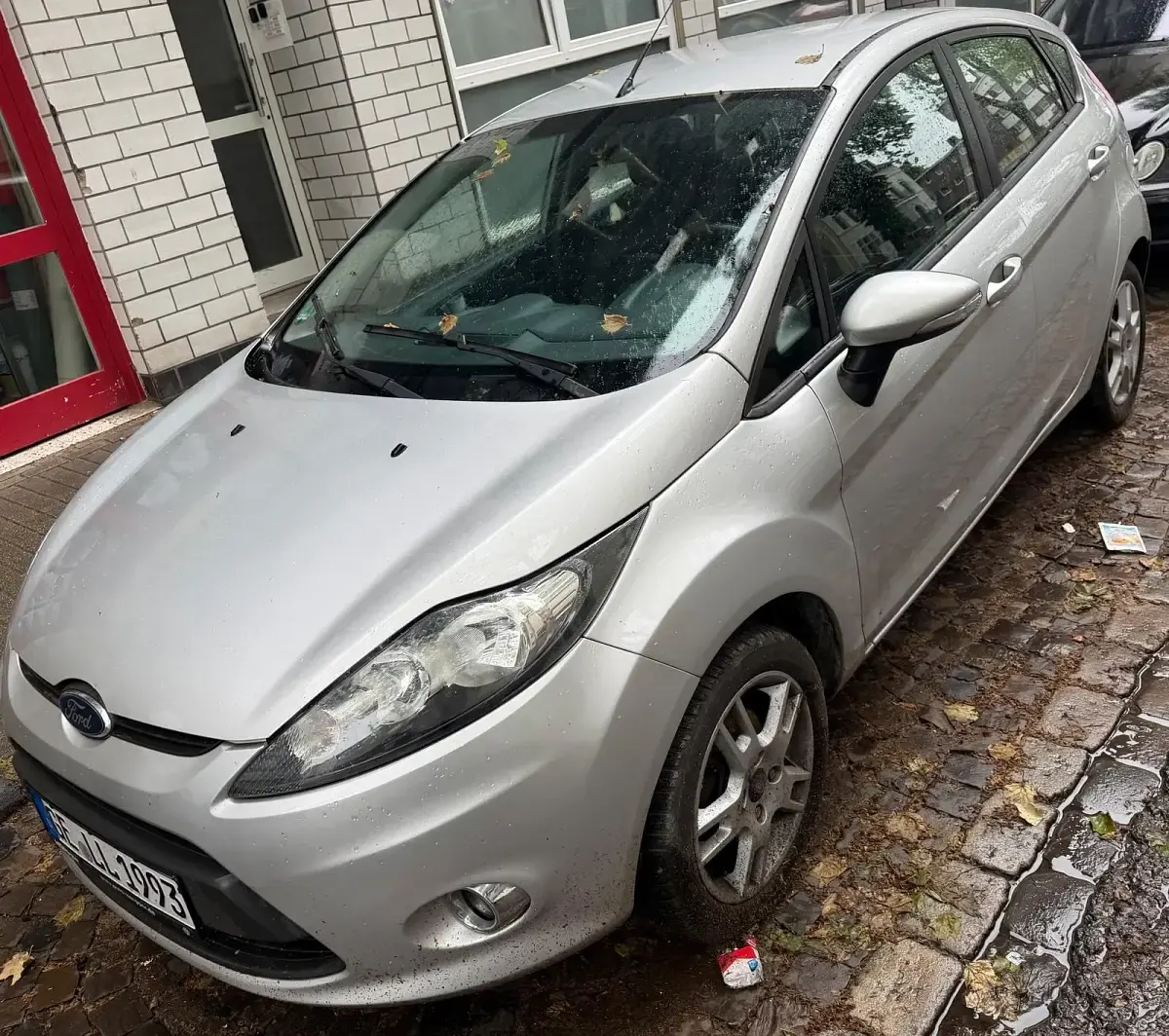 Second-hand Ford Fiesta 95 CP (69 kW) 2012 Argintiu Hatchback