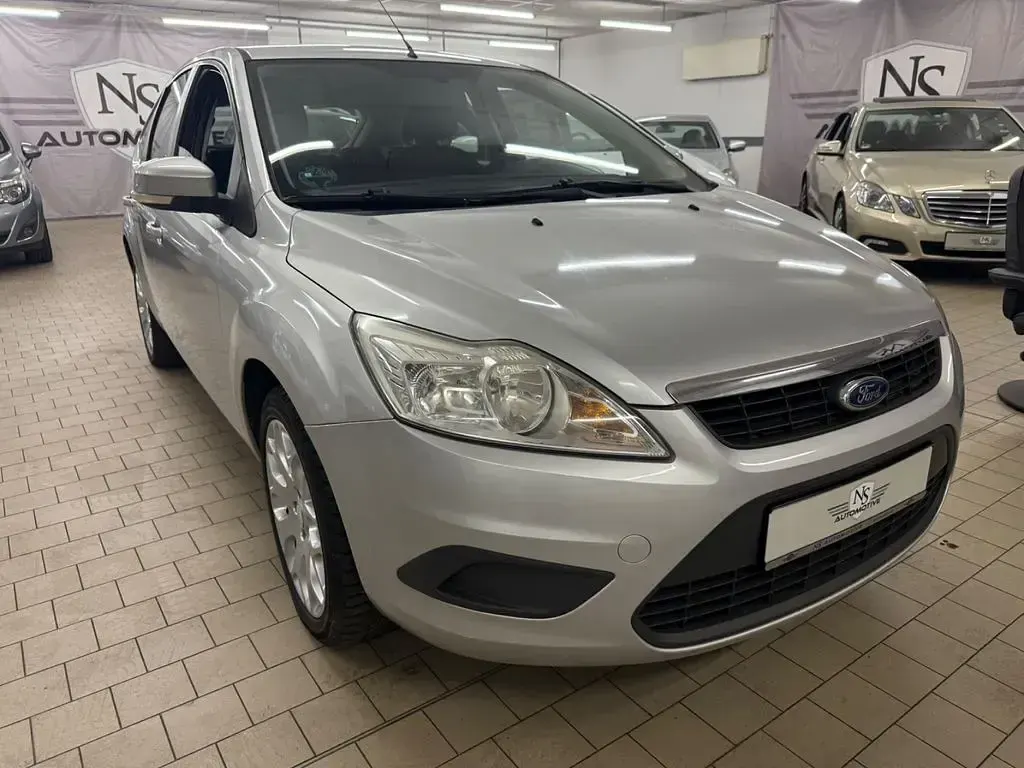 Gebraucht Ford Focus Style 116 PS (85 kW) 2009 Silber Limousine