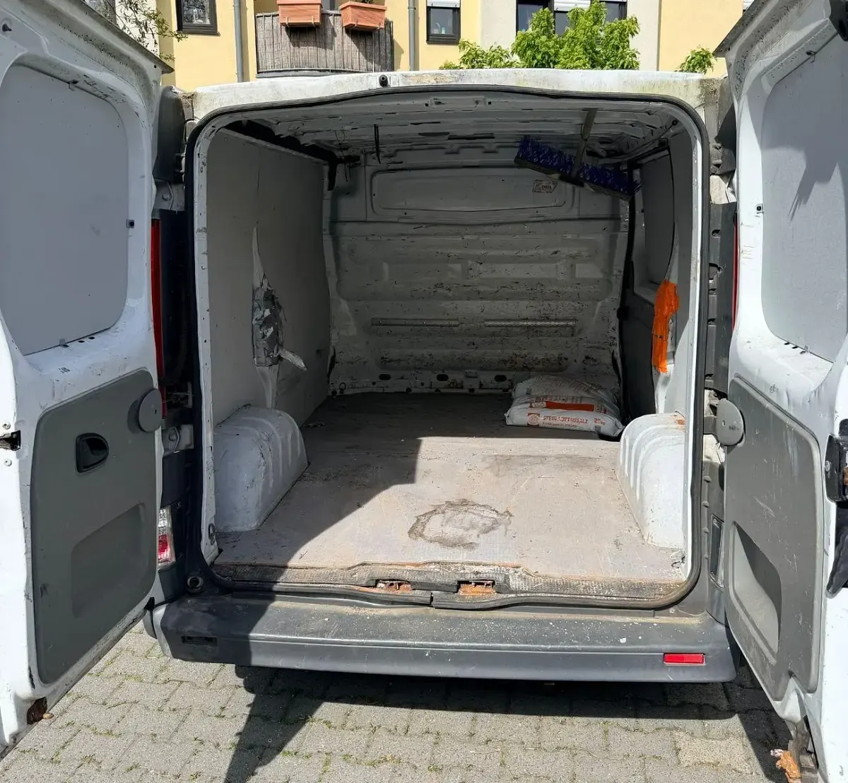 Second-hand Opel Vivaro 90 CP (66 kW) 2010 Alb Monovolum