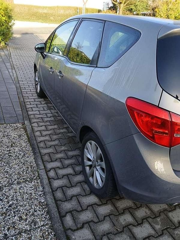 Gebraucht Opel Meriva Edition 140 PS (102 kW) 2014 Van / Kleinbus