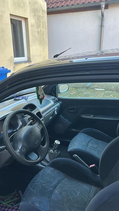 Gebraucht Renault Clio II 98 PS (72 kW) 2001 Schwarz Kleinwagen