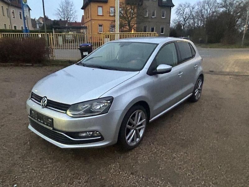 Silber Gebraucht 2014 VW Polo Highline Limousine | 4.990 € (Fairer Preis) - Bild 1/4