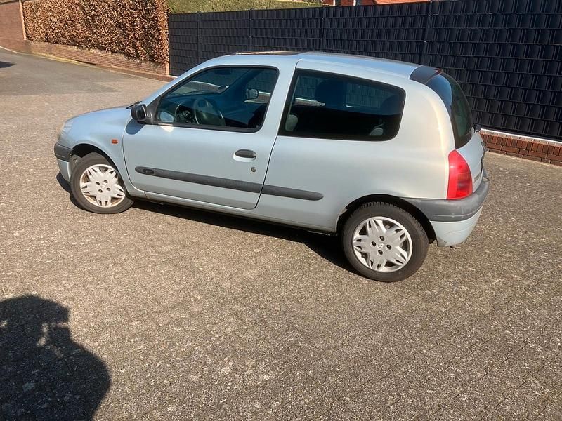 Gebraucht Renault Clio II 75 PS (55 kW) 1999 Grau Kleinwagen