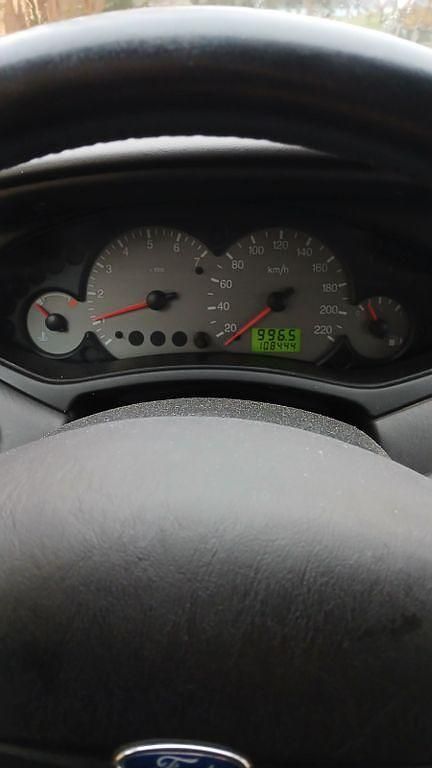 Second-hand Ford Focus Ambiente 75 CP (55 kW) 2000 Gri Berlinǎ