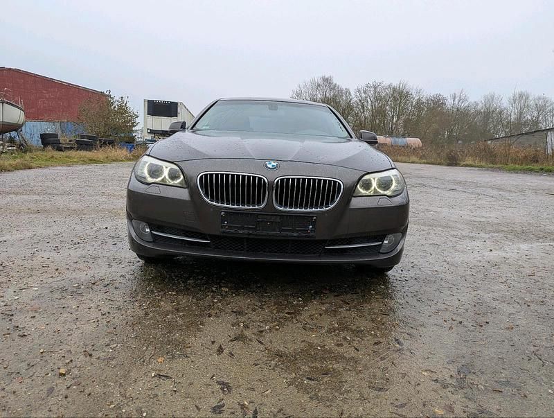 Gebraucht BMW 523 204 PS (150 kW) 2010 Braun Limousine
