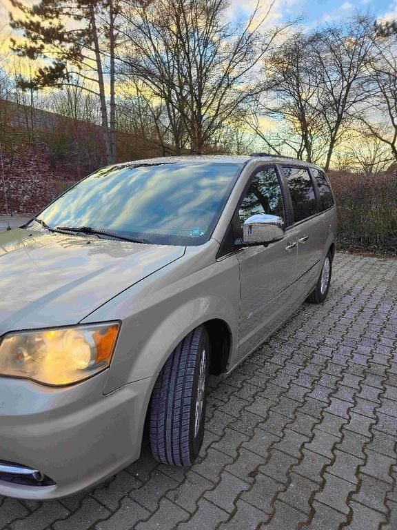 Gebraucht Chrysler Grand Voyager 287 PS (211 kW) 2012 Gold Van / Kleinbus