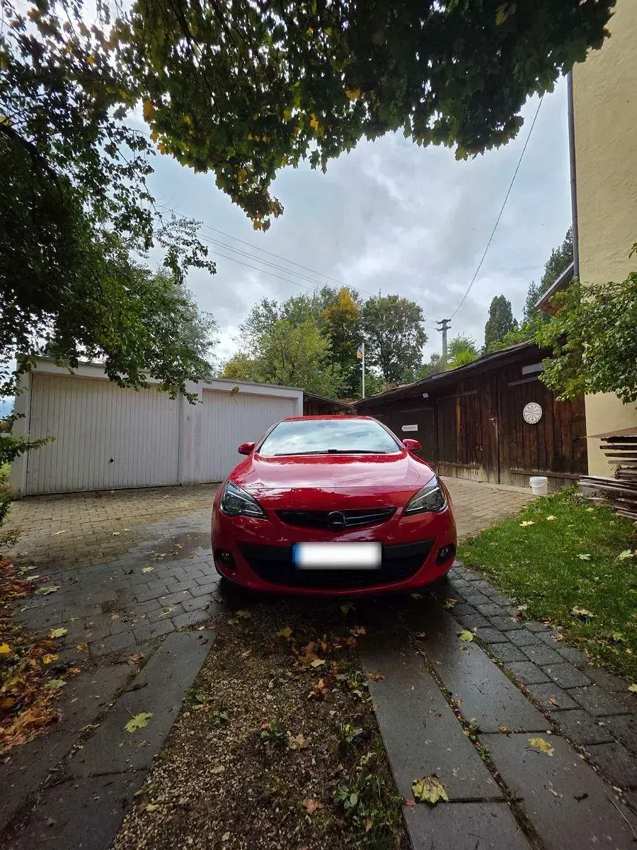Gebraucht Opel Astra GTC 179 PS (131 kW) 2011 Rot Limousine