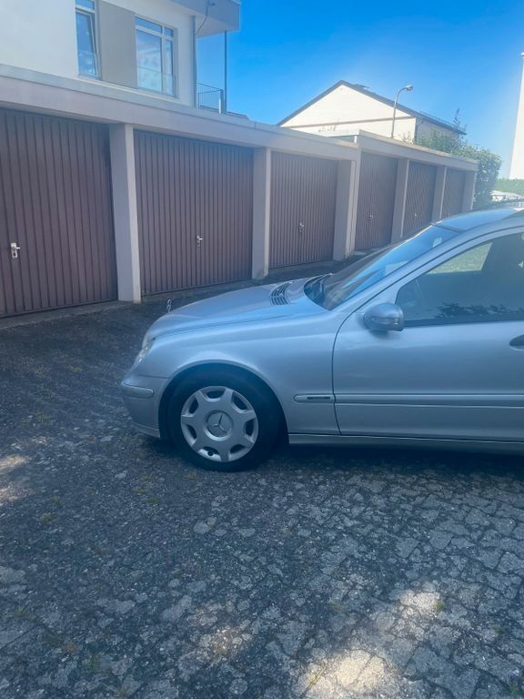 Silber Gebraucht 2004 Mercedes C180 Avantgarde Limousine | 1.350 € (Superpreis) - Bild 1/4