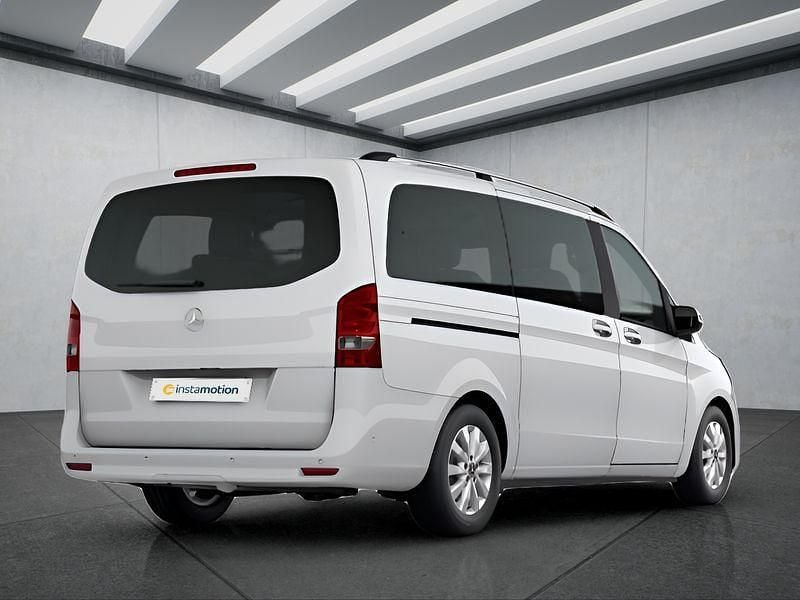 Gebraucht Mercedes V220 163 PS (119 kW) 2022 Weiß Van / Kleinbus