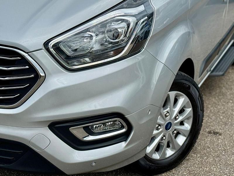 Gebraucht Ford Tourneo 131 PS (96 kW) 2020 Silber Van / Kleinbus