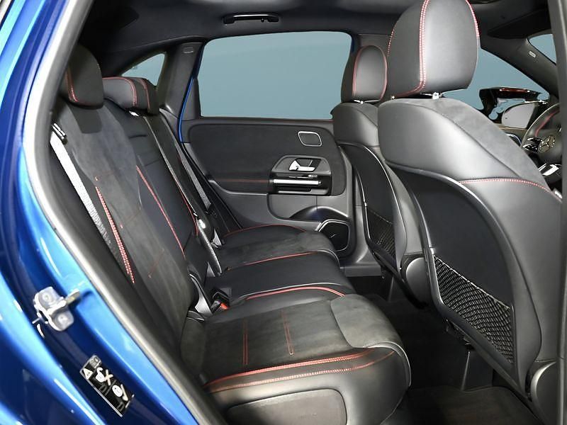 Gebraucht Mercedes B220 190 PS (139 kW) 2025 Blau Van / Kleinbus