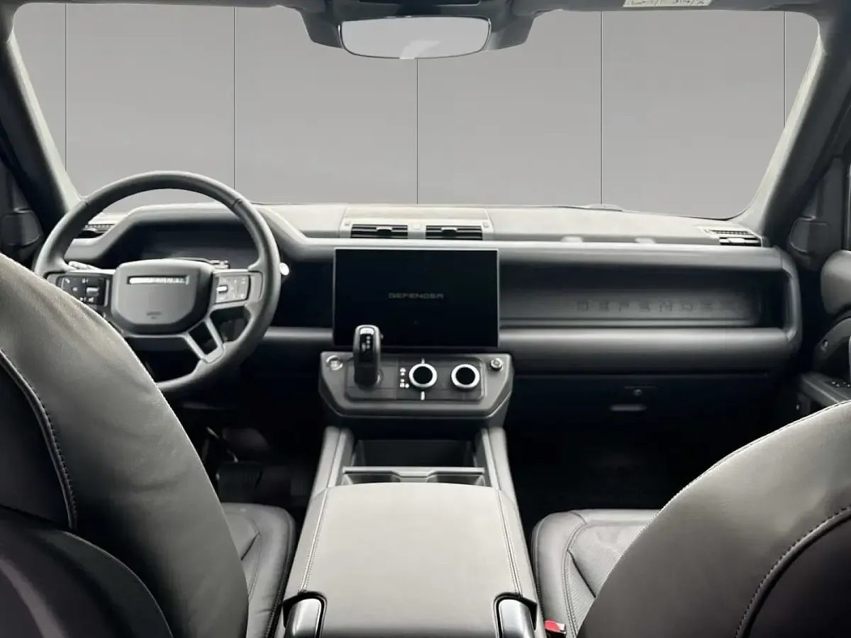 Gebraucht Land Rover Defender 252 PS (185 kW) 2026 Carpathian grey SUV