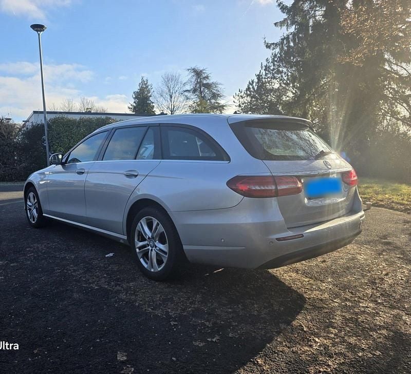 Gebraucht Mercedes E220 194 PS (142 kW) 2018 Grau Kombi