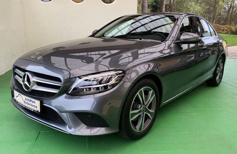 Grau Gebraucht 2019 Mercedes C180 Avantgarde Limousine | 25.970 € (Fairer Preis) - Bild 1/4